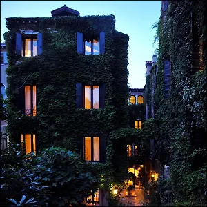 Flora Venezia