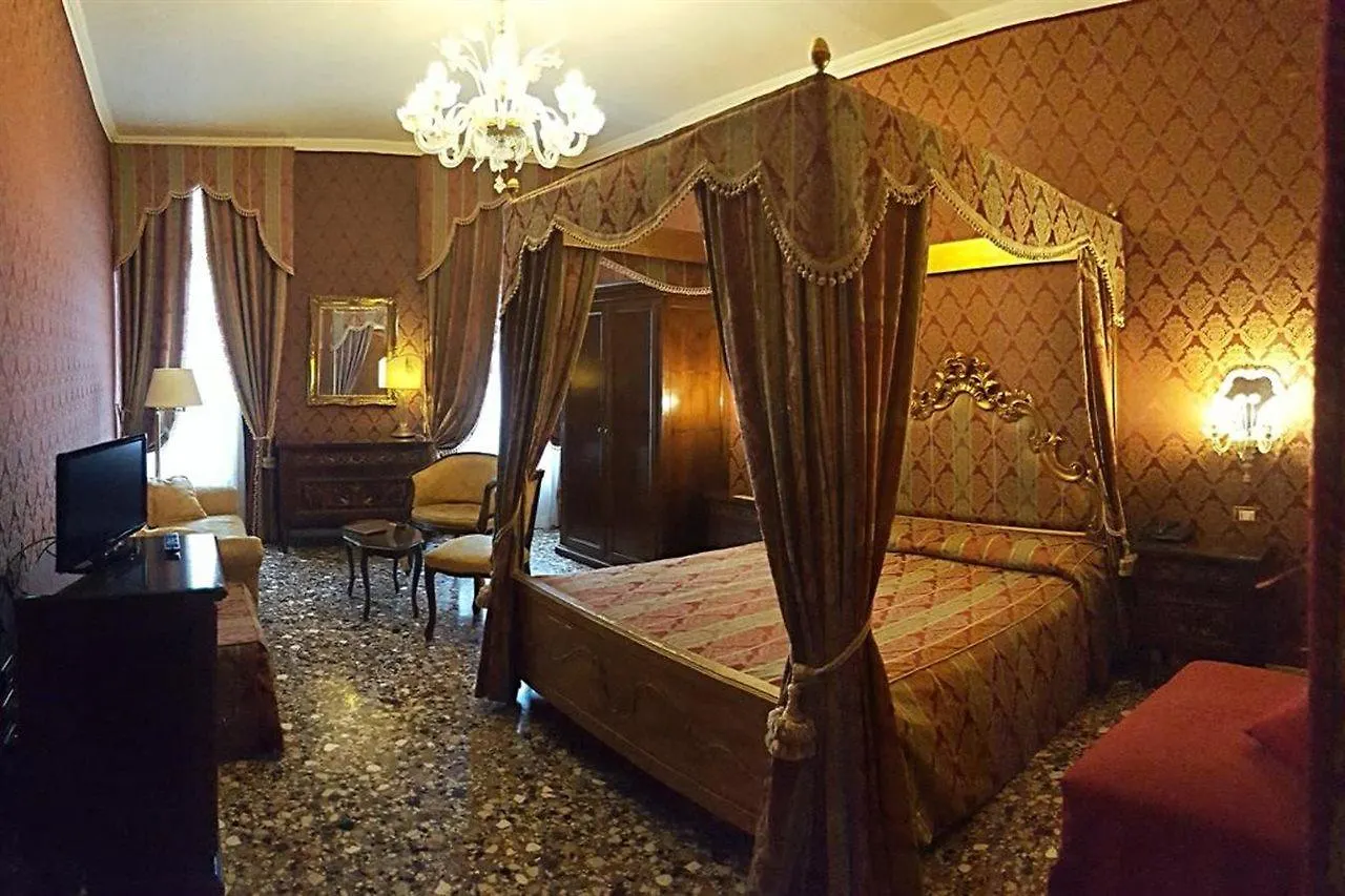 Casa Pisani Canal Venice