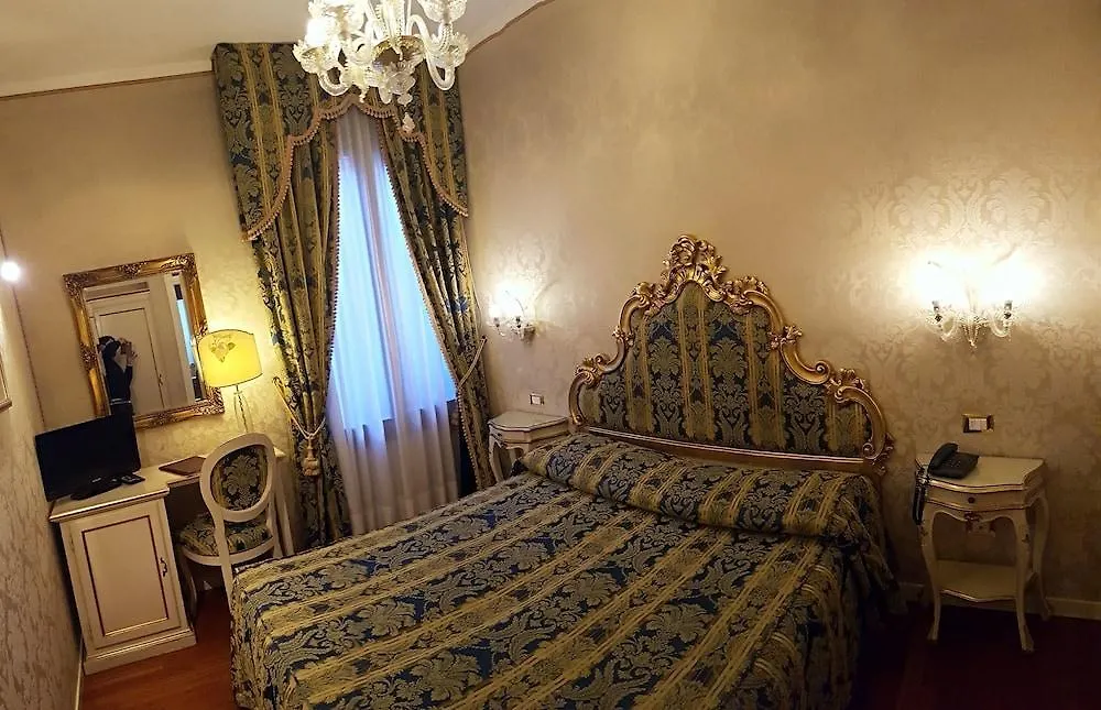 Casa Pisani Canal Venice 3*,  Italy