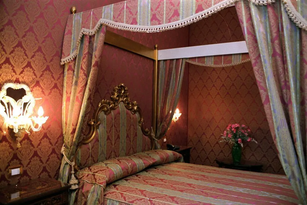 Casa Pisani Canal Venice Guest house