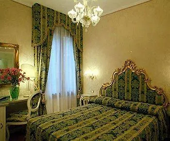 Casa Pisani Canal Venice