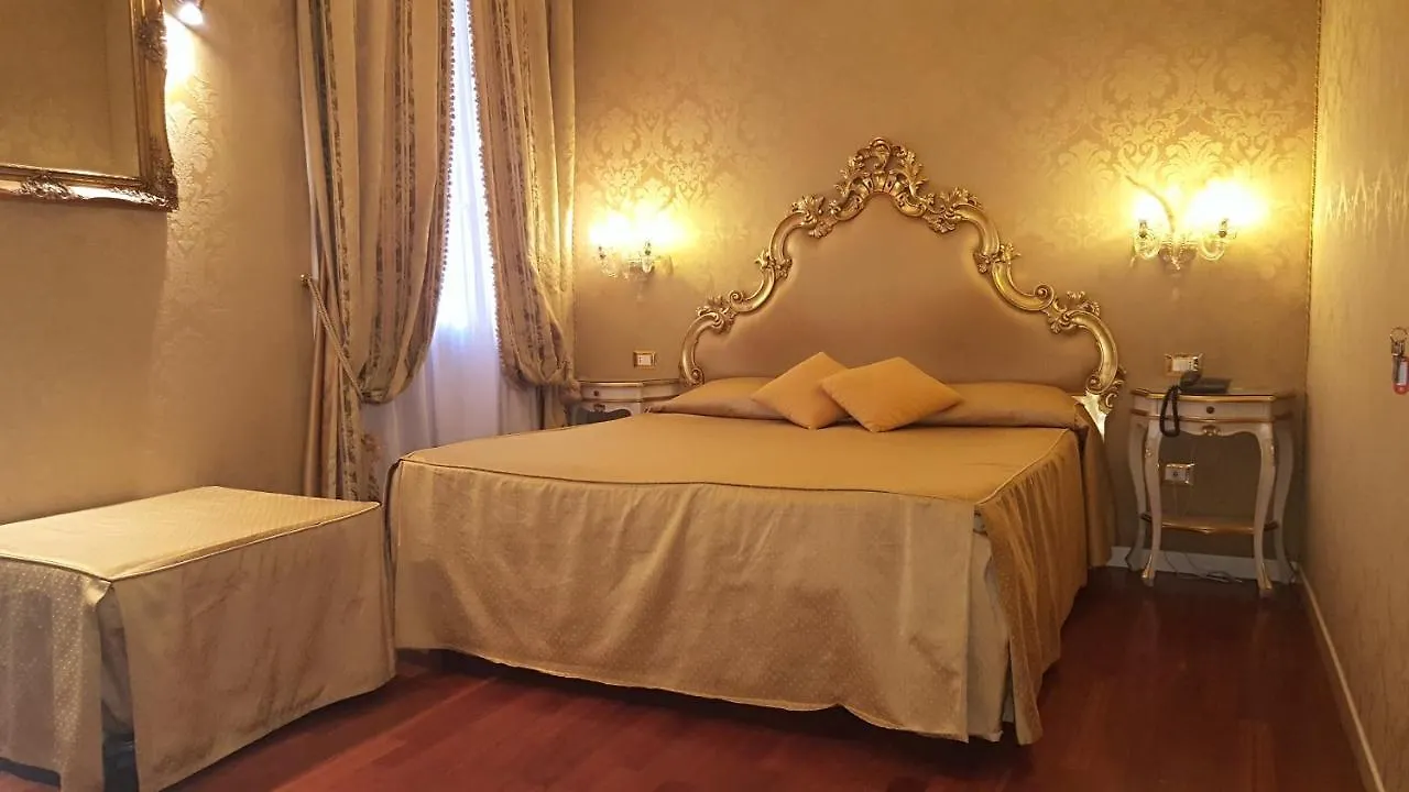 Casa Pisani Canal Venice